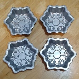 Cuisinart mini snowflake holiday baking tins